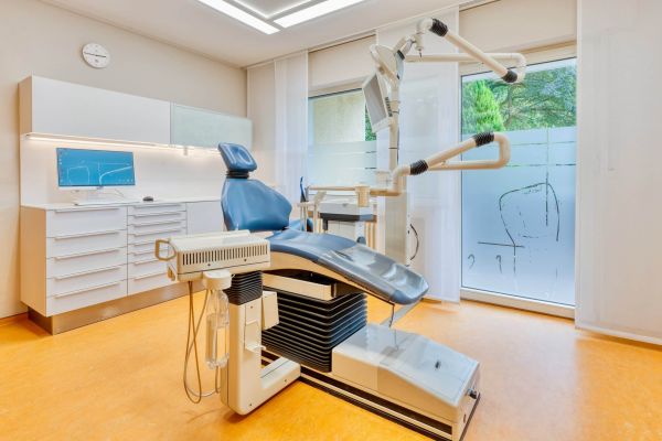 Behandlungsraum 3 Zahnarztpraxis im Suedviertel Dr Andre Kruse Zahnarzt Essen