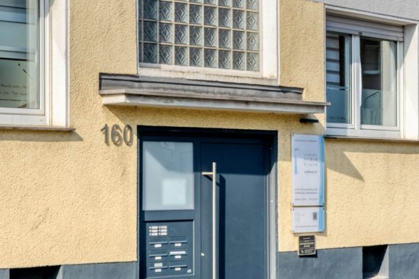 Aussenansicht - Eingang Zahnarztpraxis im Suedviertel in Essen