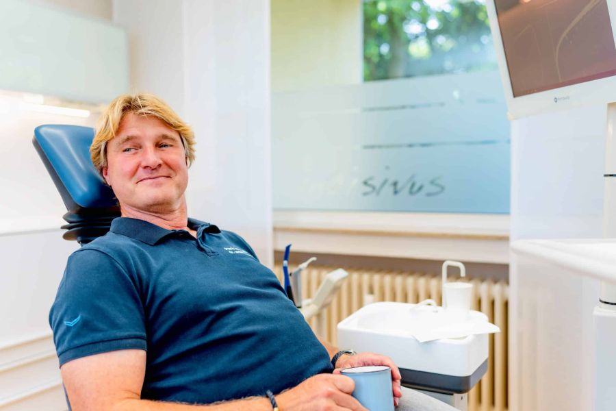 Zahnarzt Essen Dr. Andre Kruse auf dem Behandlungsstuhl