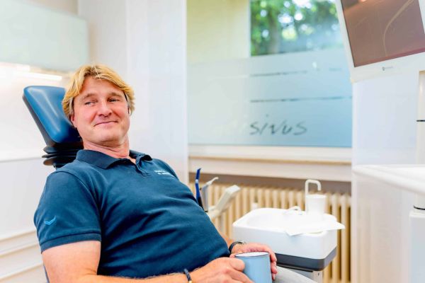 Zahnarzt Essen Dr. Andre Kruse auf dem Behandlungsstuhl