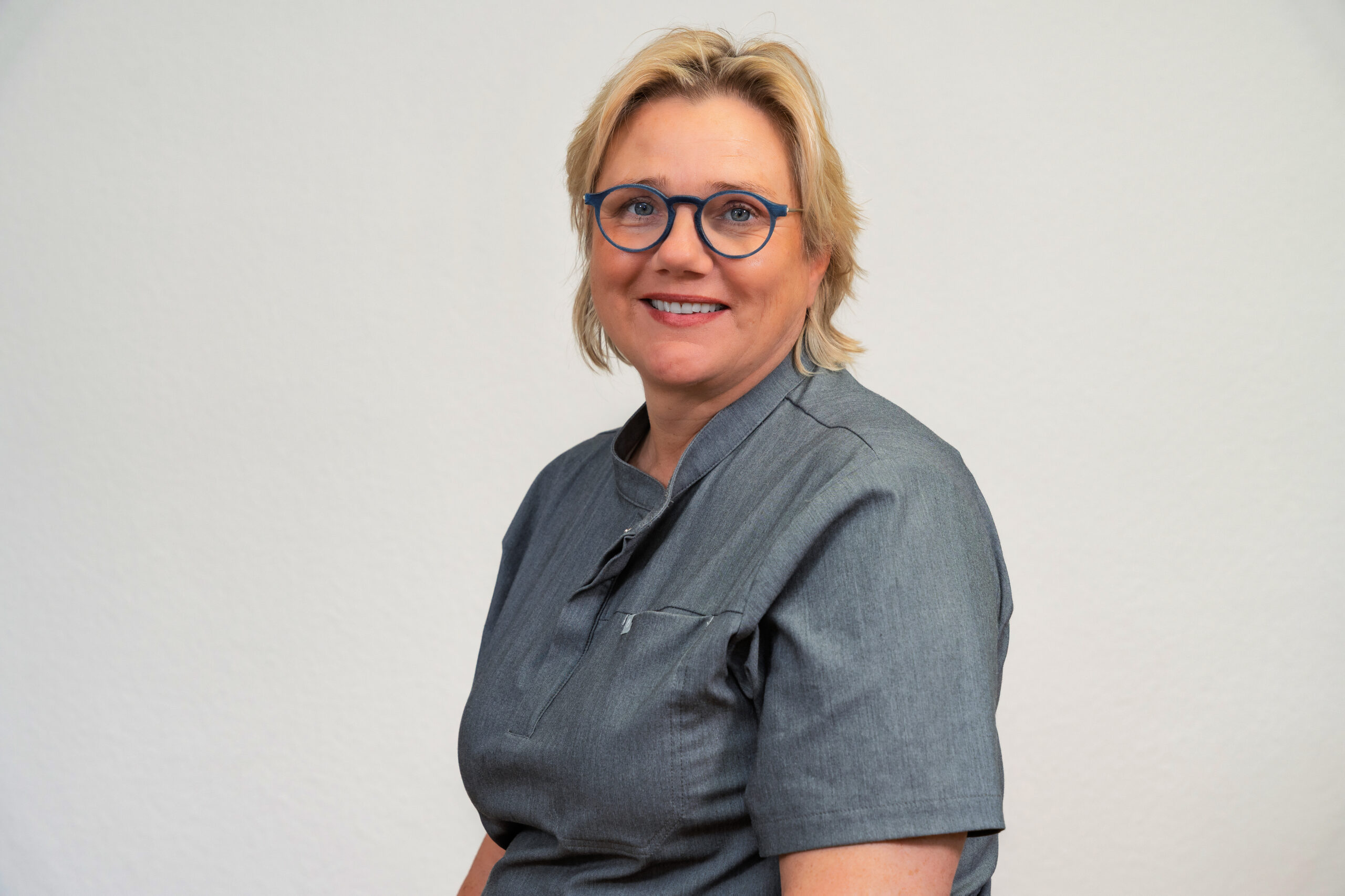 Dentalbetriebswirtin Nicole Lehnard aus dem Verwaltungsteam der Zahnarztpraxis im Suedviertel